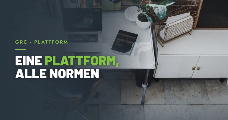 Aufgeräumter Arbeitsplatz mit Laptop als Symbolbild für eine GRC-Plattform