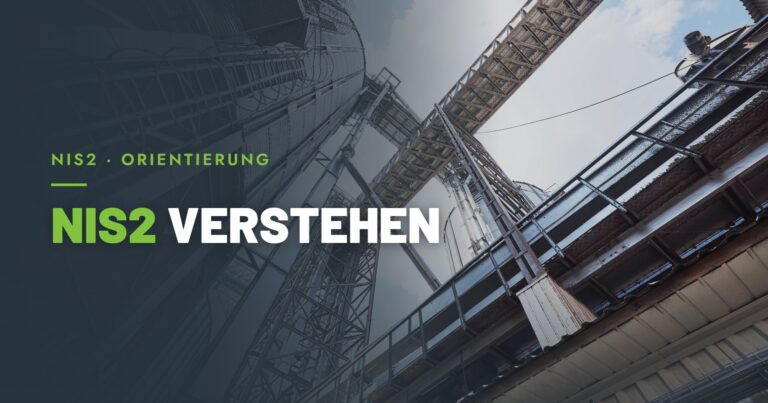 Industrieanlage von unten als Symbolbild für NIS2 und kritische Infrastruktur im Mittelstand